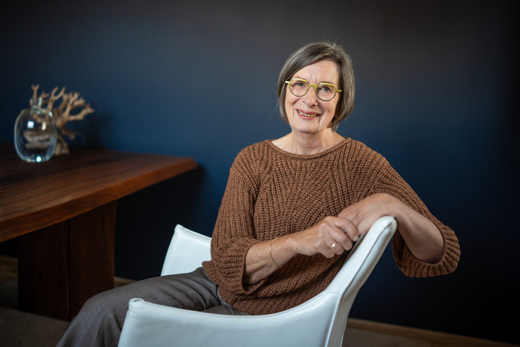 Rita van der Laag in haar praktijk